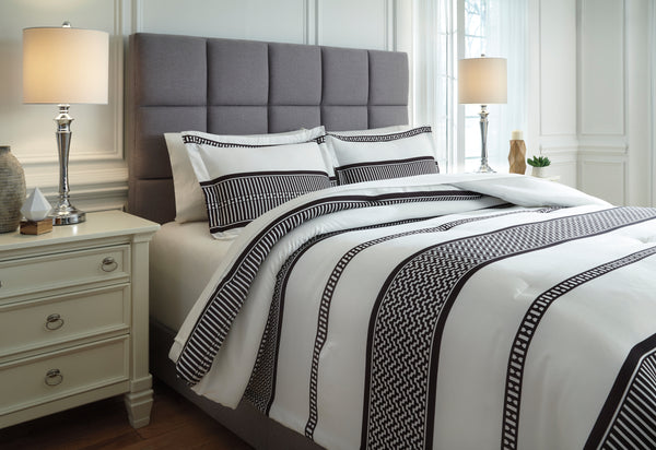 Masako Queen Comforter Set